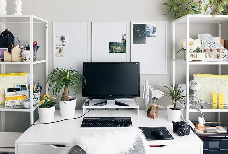 10+ ý tưởng decor bàn làm việc văn phòng độc đáo 3 Phong cách decor bàn làm việc văn phòng với chặn sách sáng tạo