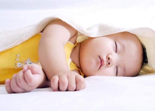 Cần xác định cụ thể thời gian ngủ trung bình mỗi ngày của bé